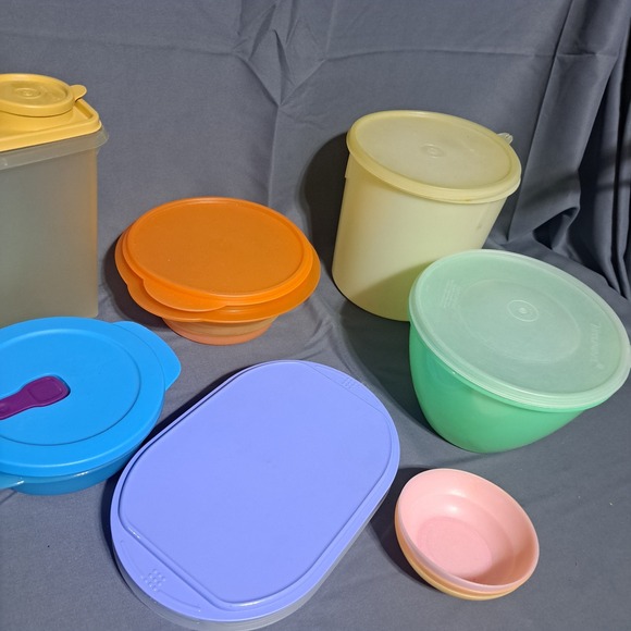 VTG Tupperware Lot of Canisters Bowls Lunch Meat Holder Mini Bowls - Picture 3 of 6